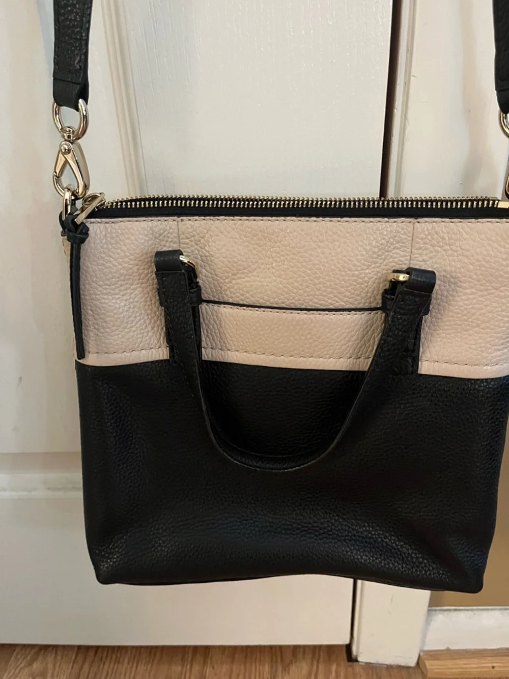 kate spade Two-Tone Black and Cream Crossbody Bag - Picture 4 of 10